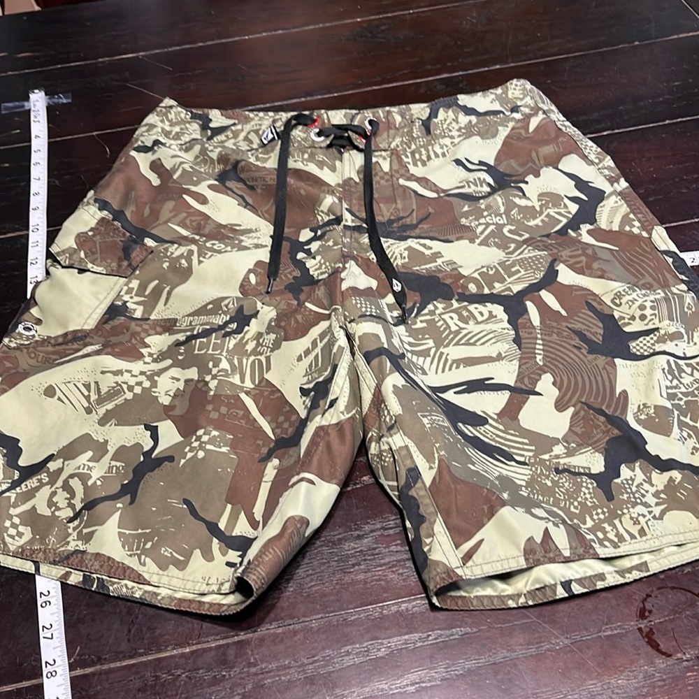 men’s swim trunks